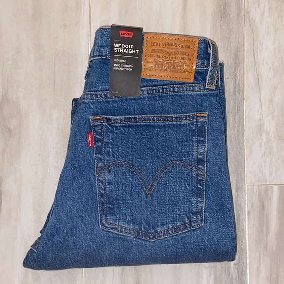 Levi’s Premium Wedgie Straight Leg Raw Hem (2019) Capital E, 27x26 NWT, $98 MSRP - Picture 2 of 14
